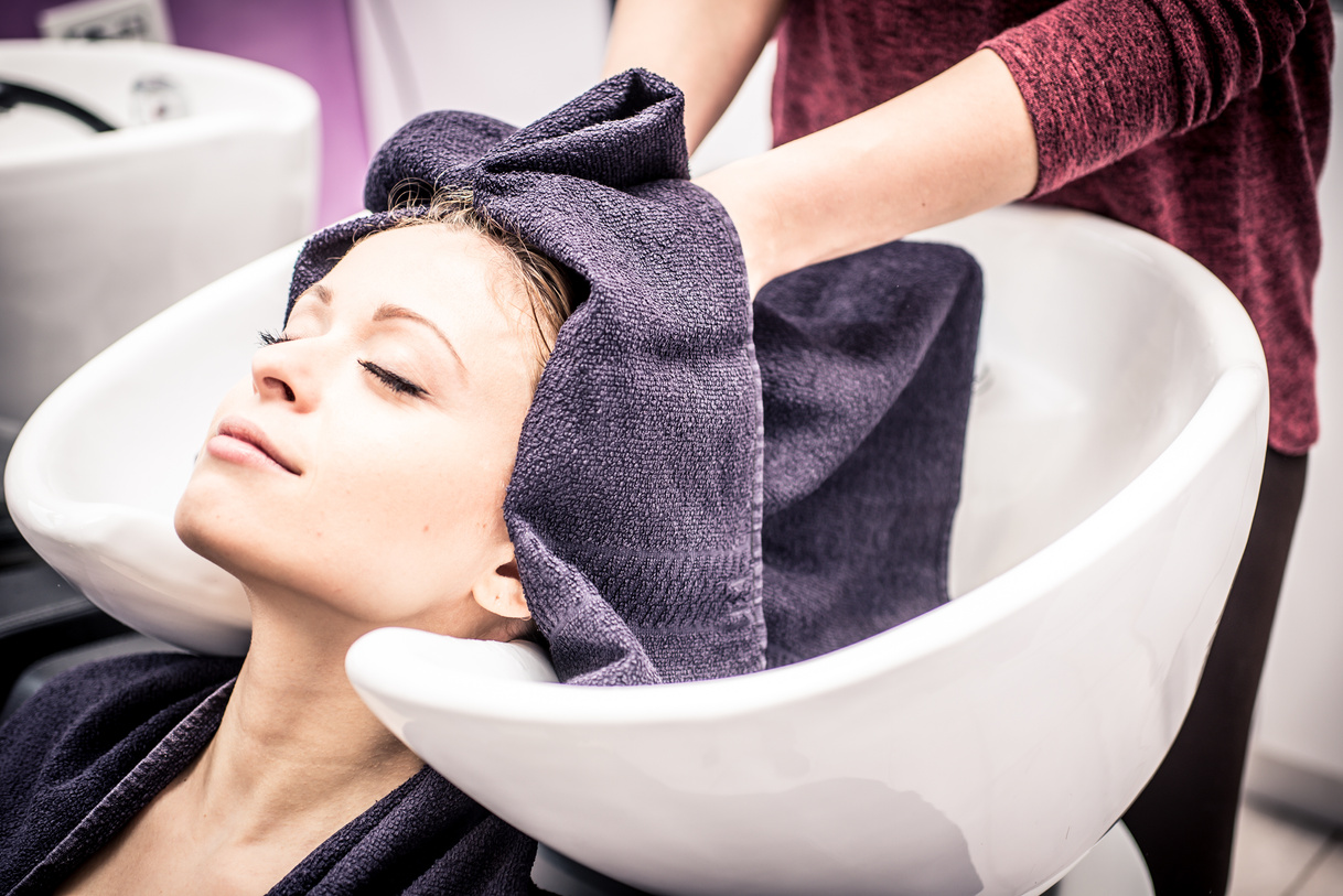 woman make shampoo at the hair dresser